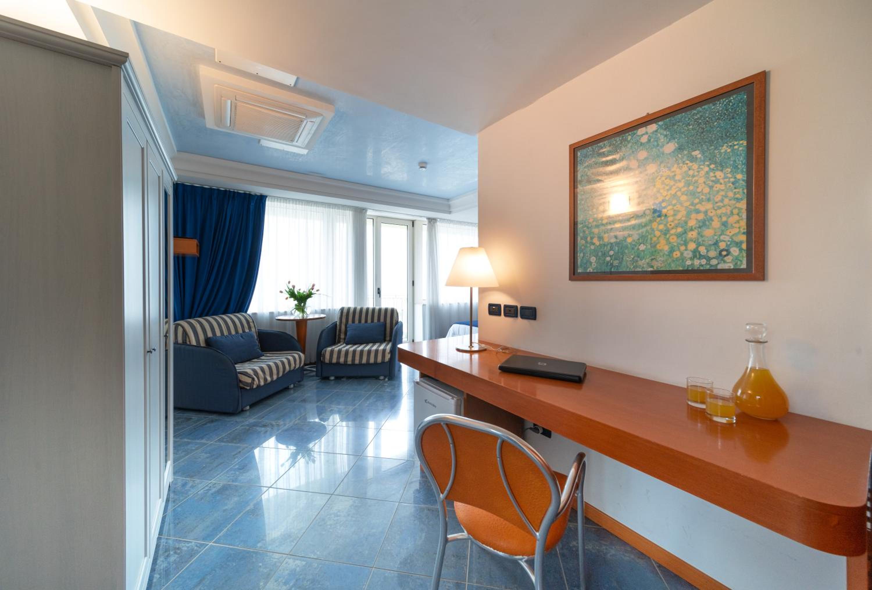 Hotel Ancora 8/40