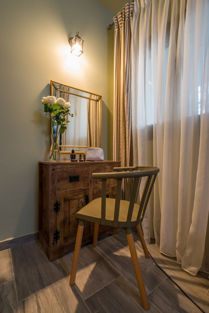 Mirabilia Boutique Hotel 8/86