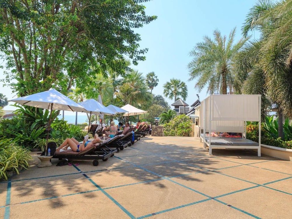 Long Beach Garden Hotel Pavilions 43/50