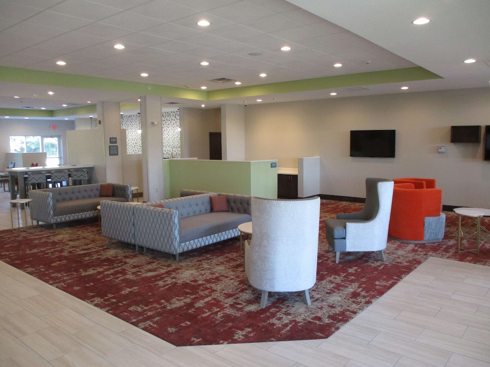 La Quinta Inn & Suites by Wyndham Jackson/Cape Girardeau 6/51