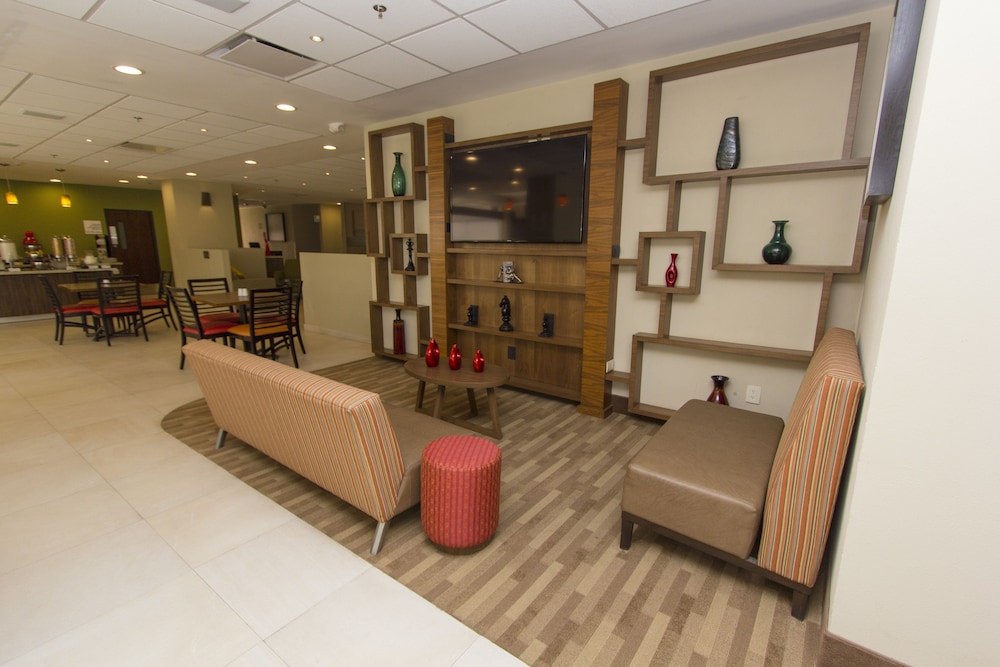 Holiday Inn Express Guadalajara Aeropuerto an IHG Hotel 44/58