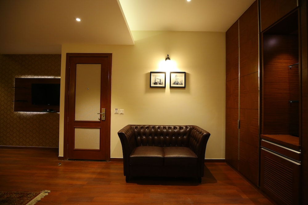 The Ic's Hotel 23/30