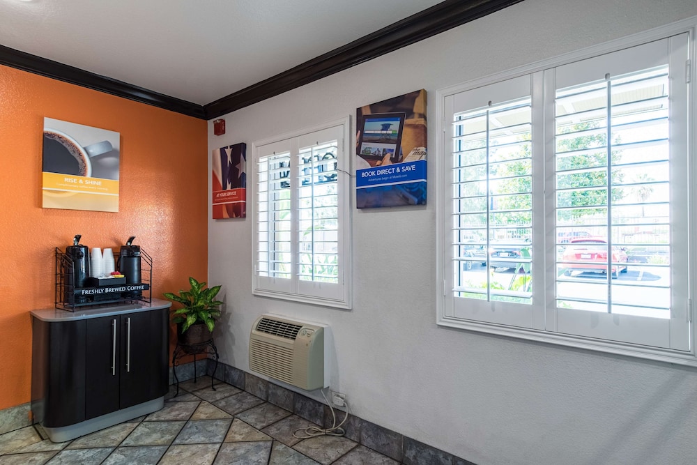 Motel6 Riverside, CA - UCR East 3/57