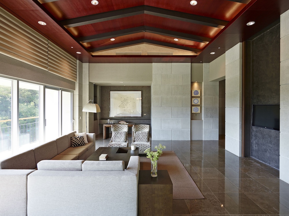 The Suites Hotel Namwon 35/75