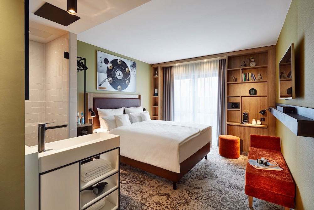 Me and All Hotel Hannover 12/45