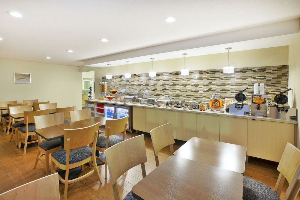 Towneplace Suites By Marriott Brookfield 36/42