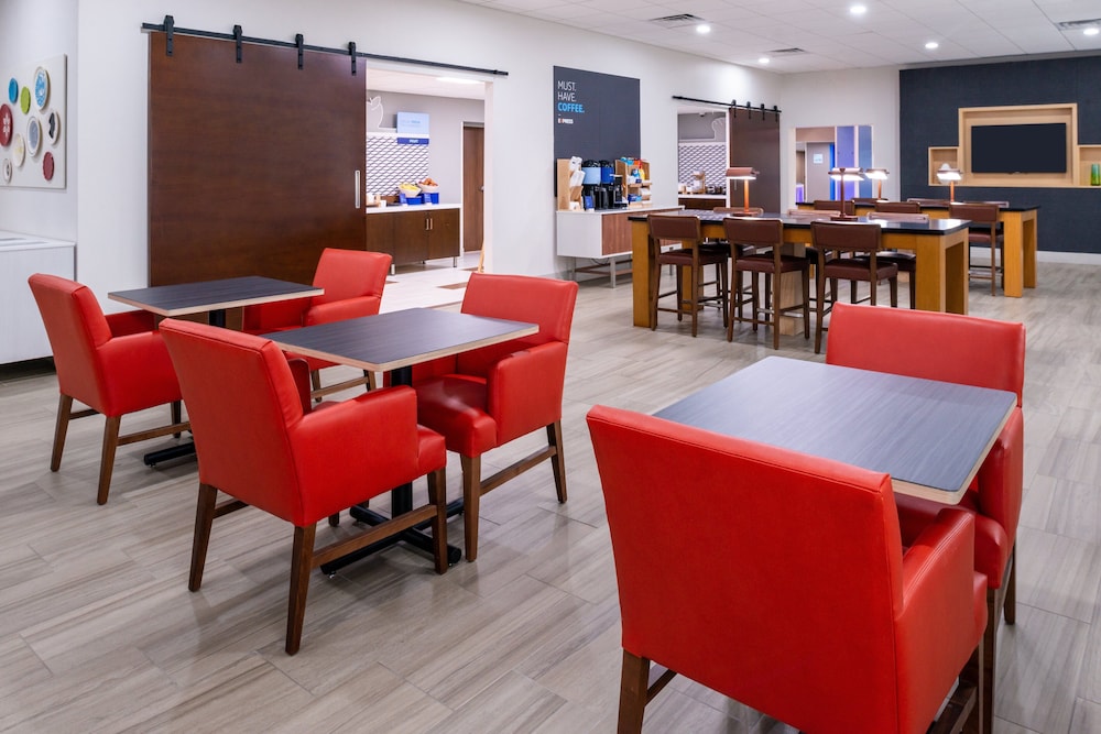 Holiday Inn Express Suites Shreveport Downtown Hotel 30/41