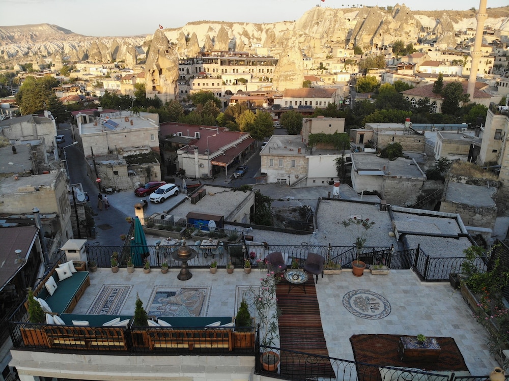 Caftan Cave Suites 27/49