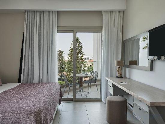 1 Bedroom, Family, Suite, King Bed, Inland View, Sofa