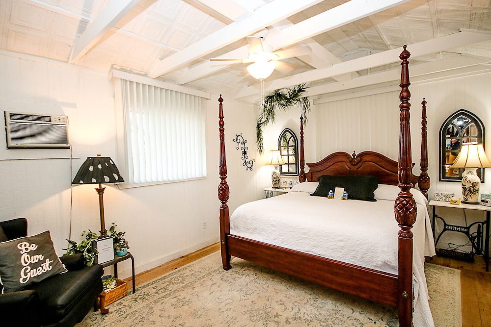 Cora s Cabins 14/50