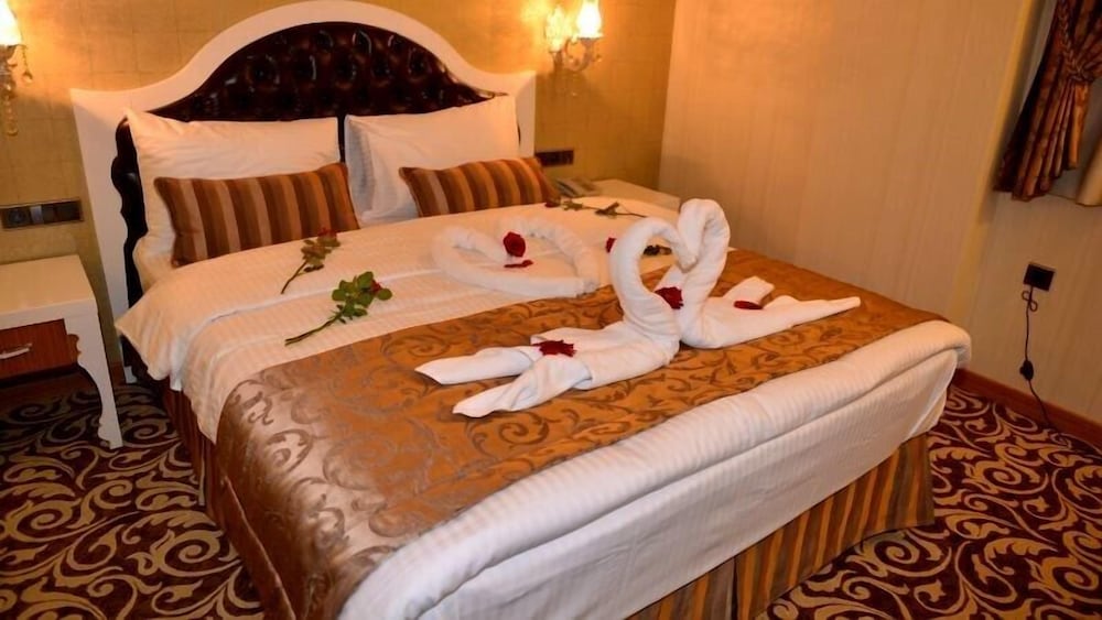 Golden Deluxe Hotel 10/39
