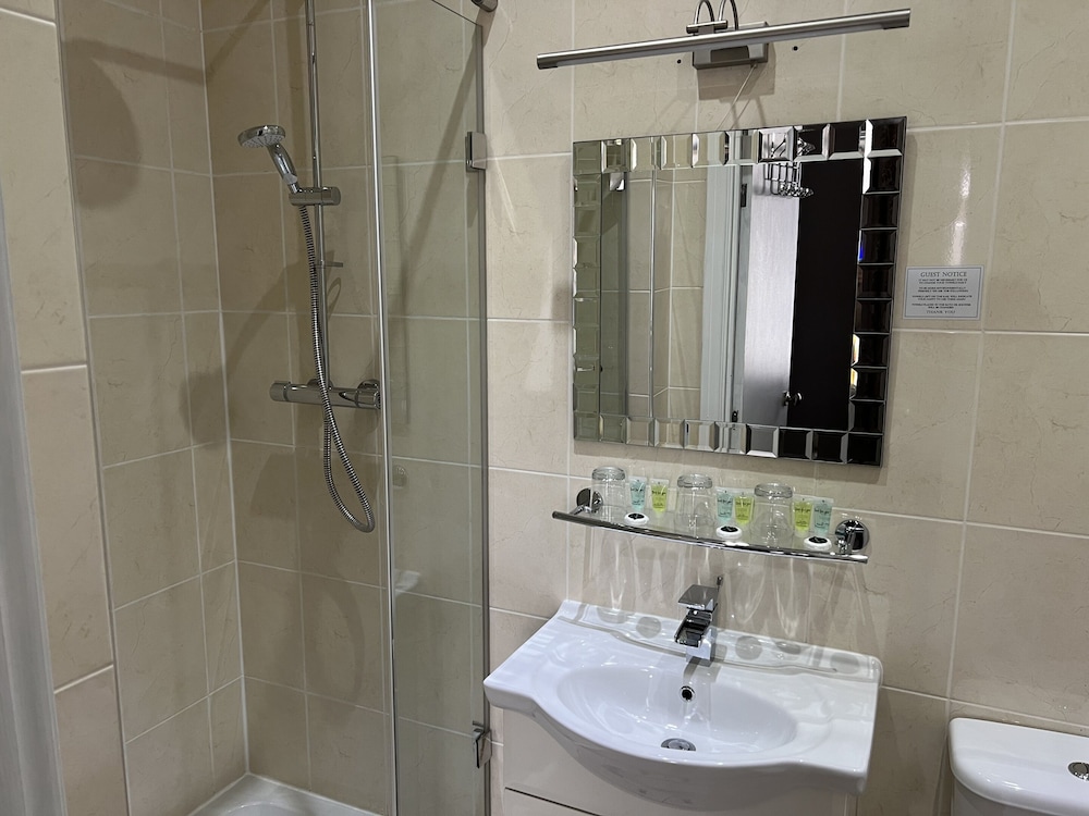 Tanes Hotel 57/61