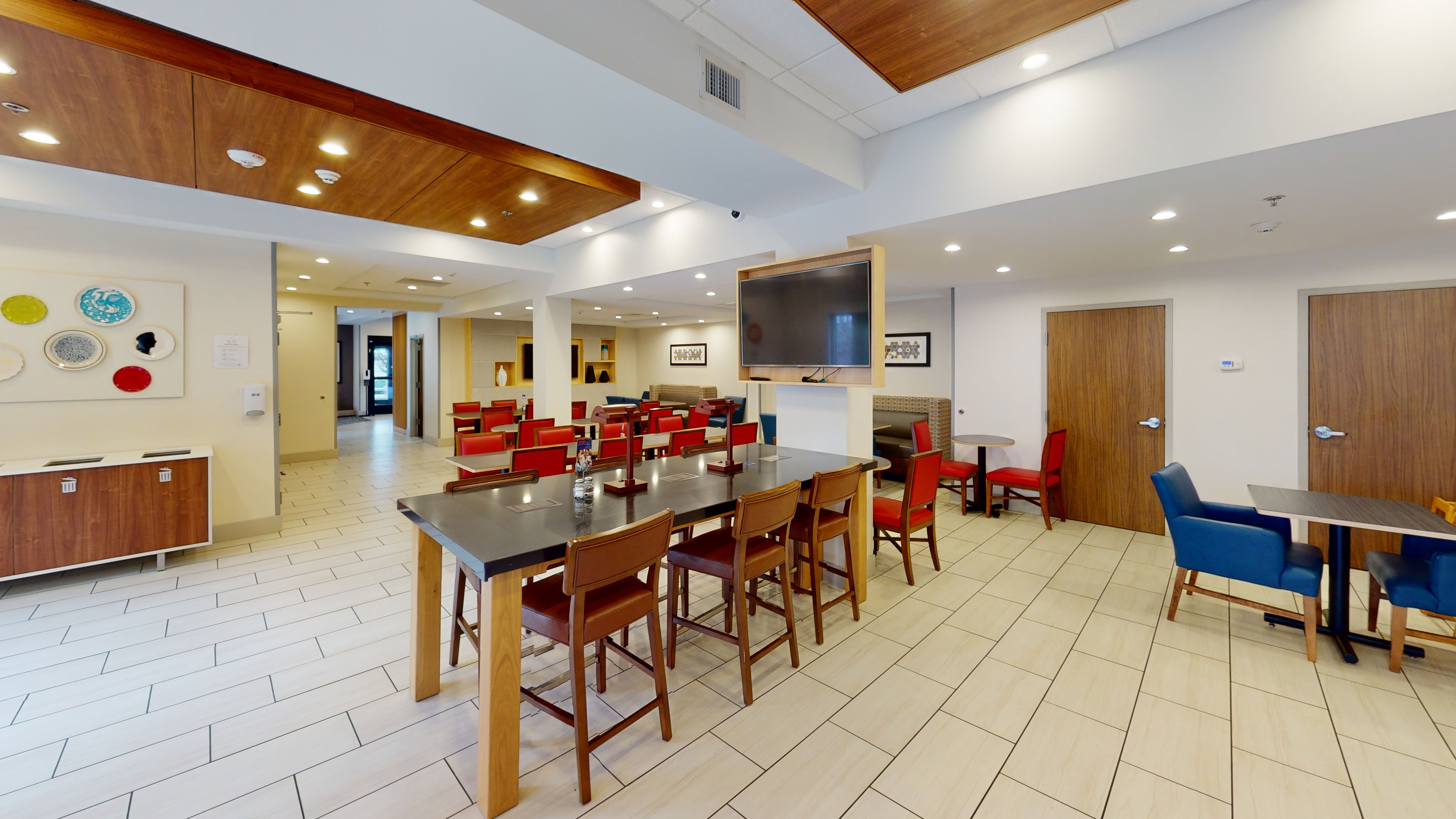 HOLIDAY INN EXPRESS SOUTH BURLINGTON 18/21