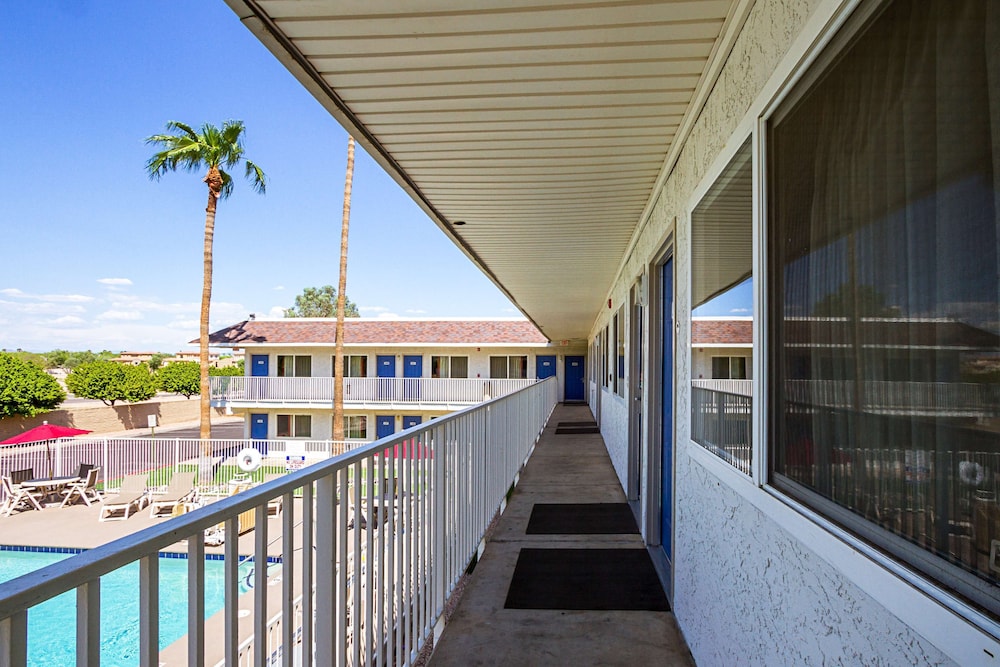 Motel6 Mesa, AZ - North 8/53