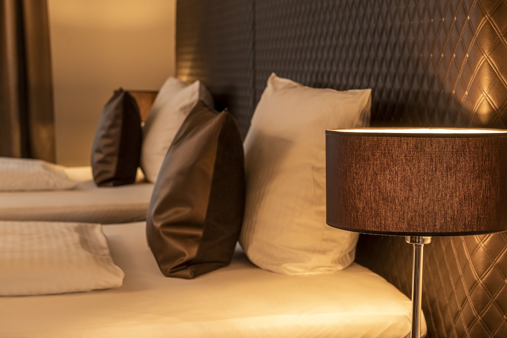 Mauritius Hotel And Therme Cologne 42/75