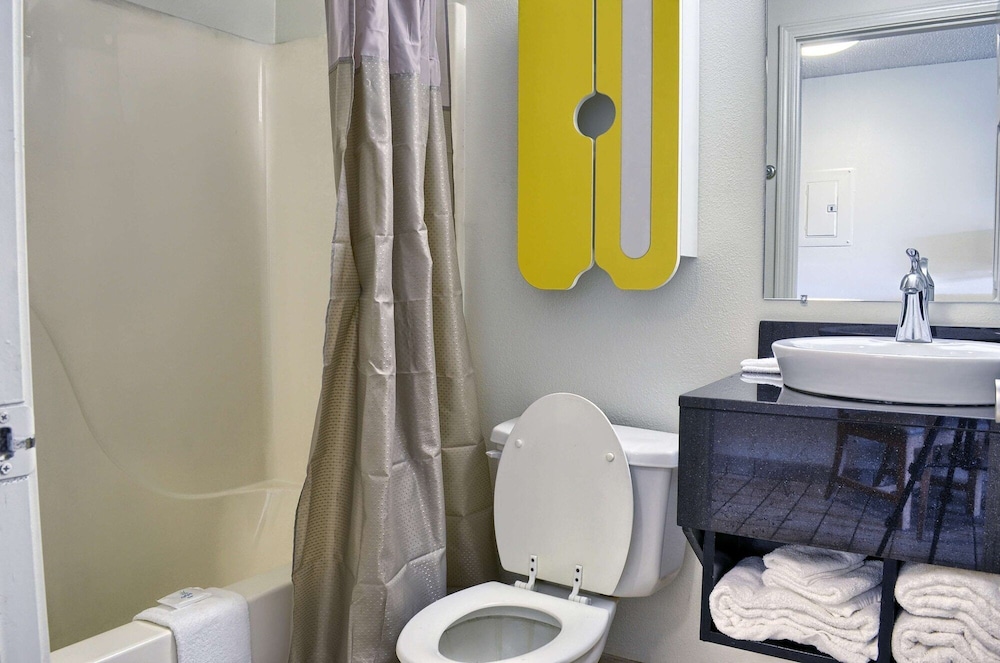 Studio 6 Extended Stay - Pascagoula, MS 40/42