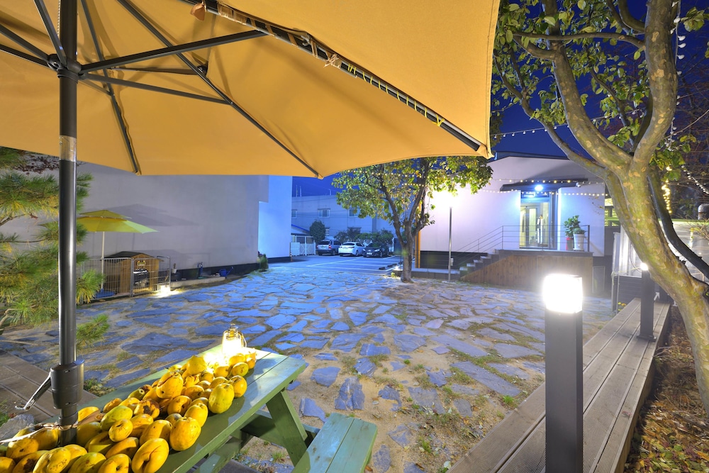 With U Hotel & Guesthouse 27/50