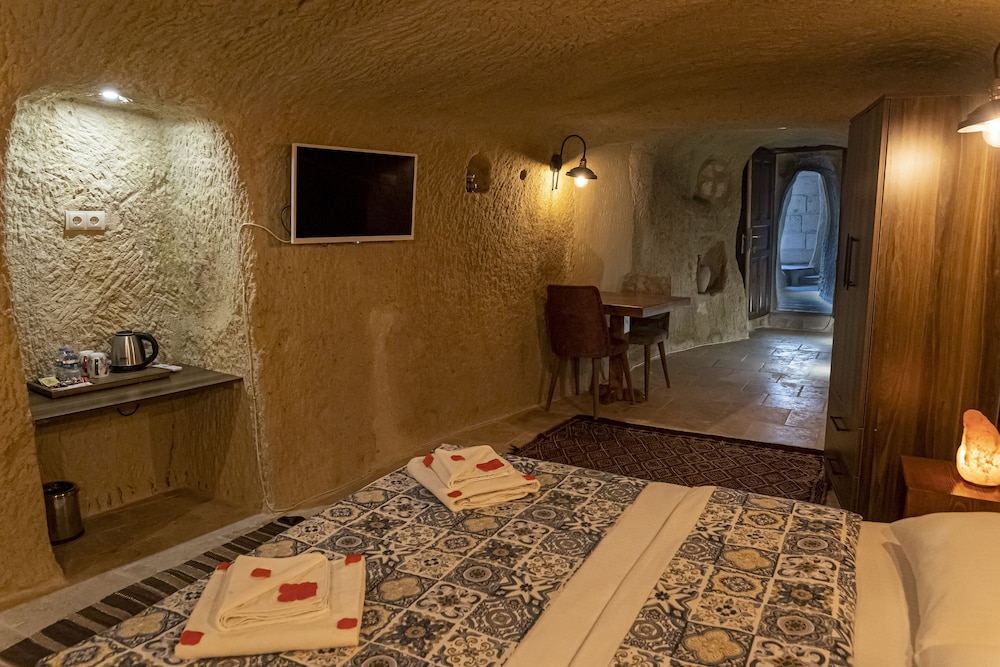 Feris Cave Hotel 30/50