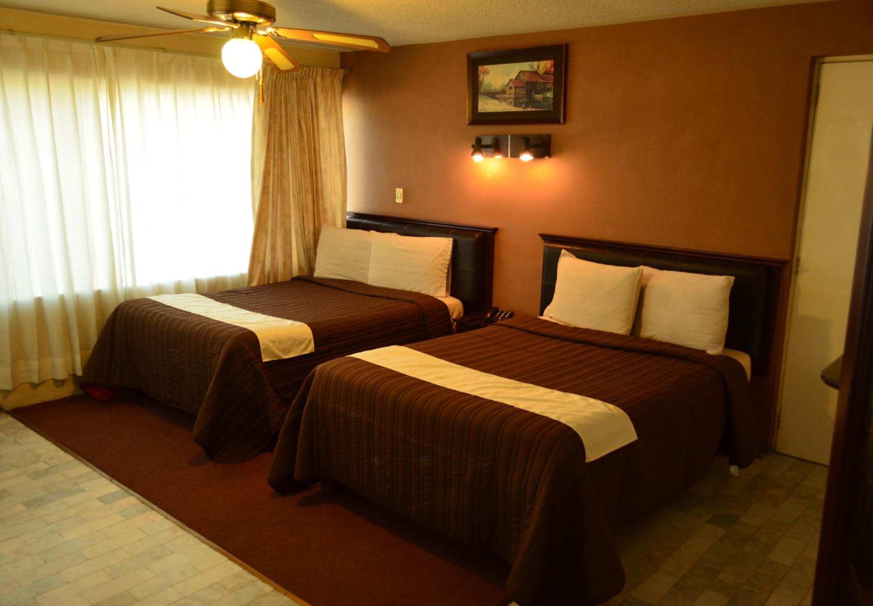 Room, Quadruple