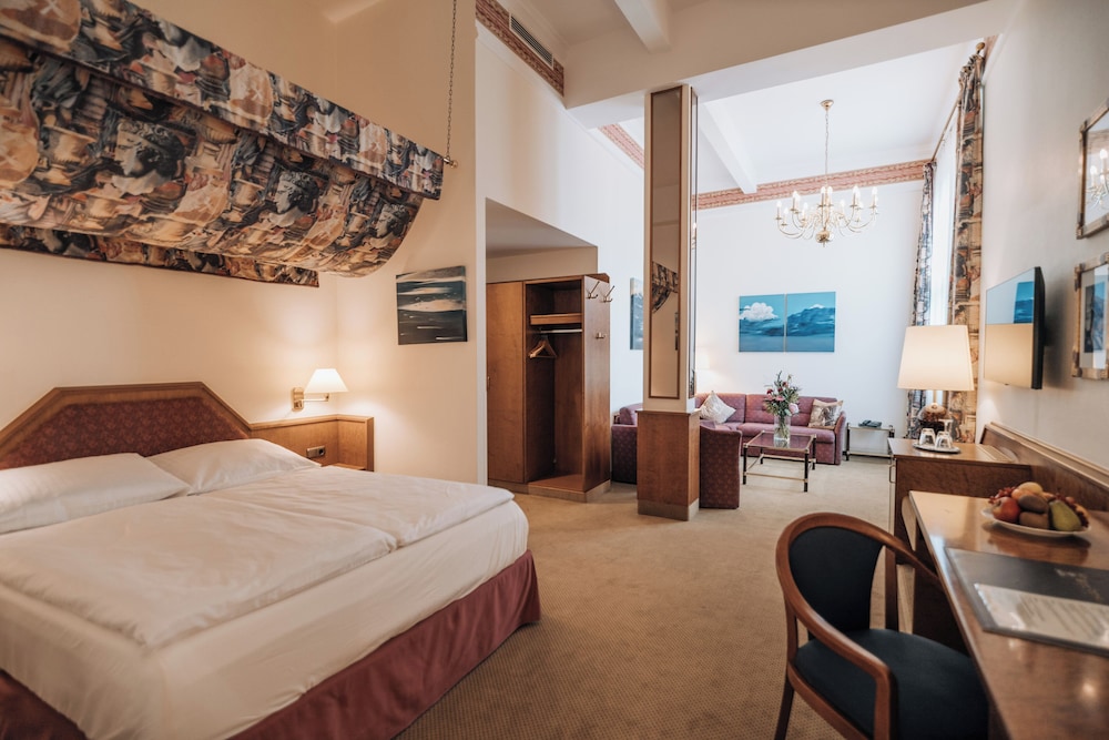 JUNIOR SUITE