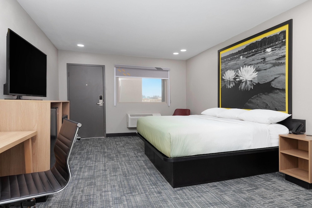 Super 8 by Wyndham Lubbock Airport 33/54