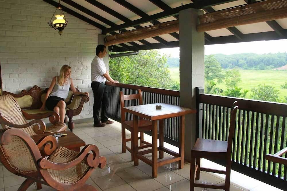 Lake Serenity Boutique Hotel 25/45