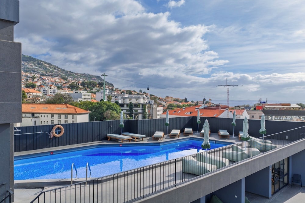 The Editory Garden Carmo Funchal 52/63