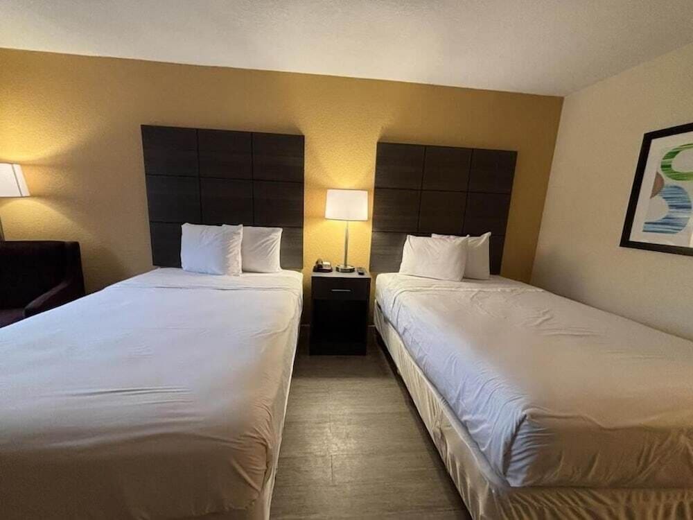 ROOM, 2 DOUBLE BEDS, KITCHEN