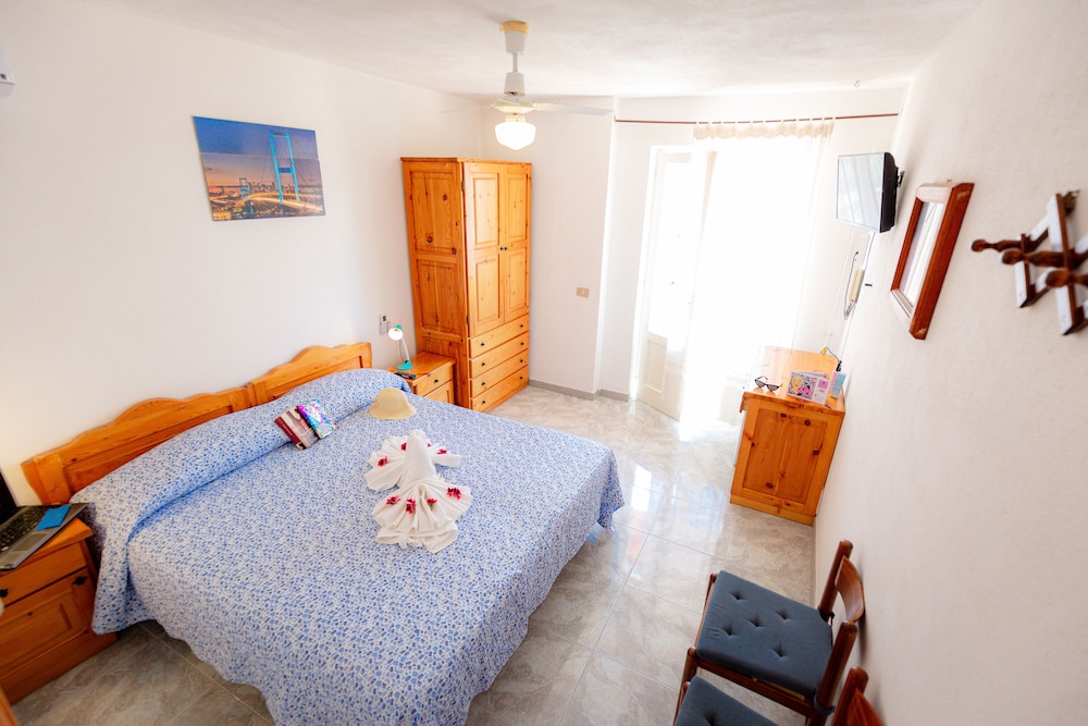 STANDARD, DOUBLE OR TWIN BED