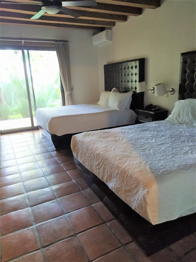 Hotel Quinta San Carlos 23/66