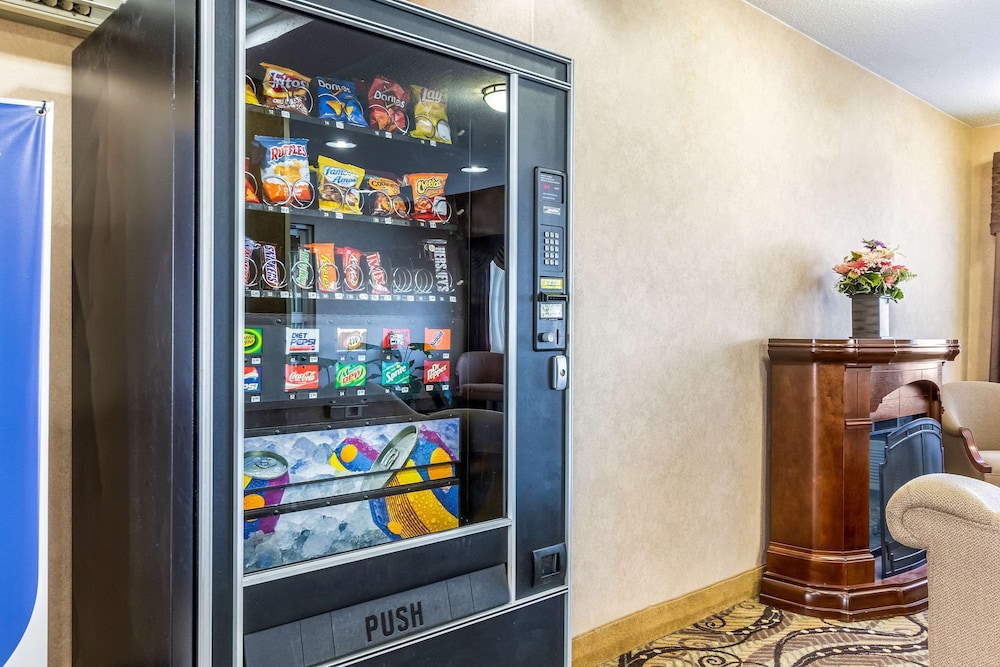 Econo Lodge Inn & Suites Evansville East 7/40