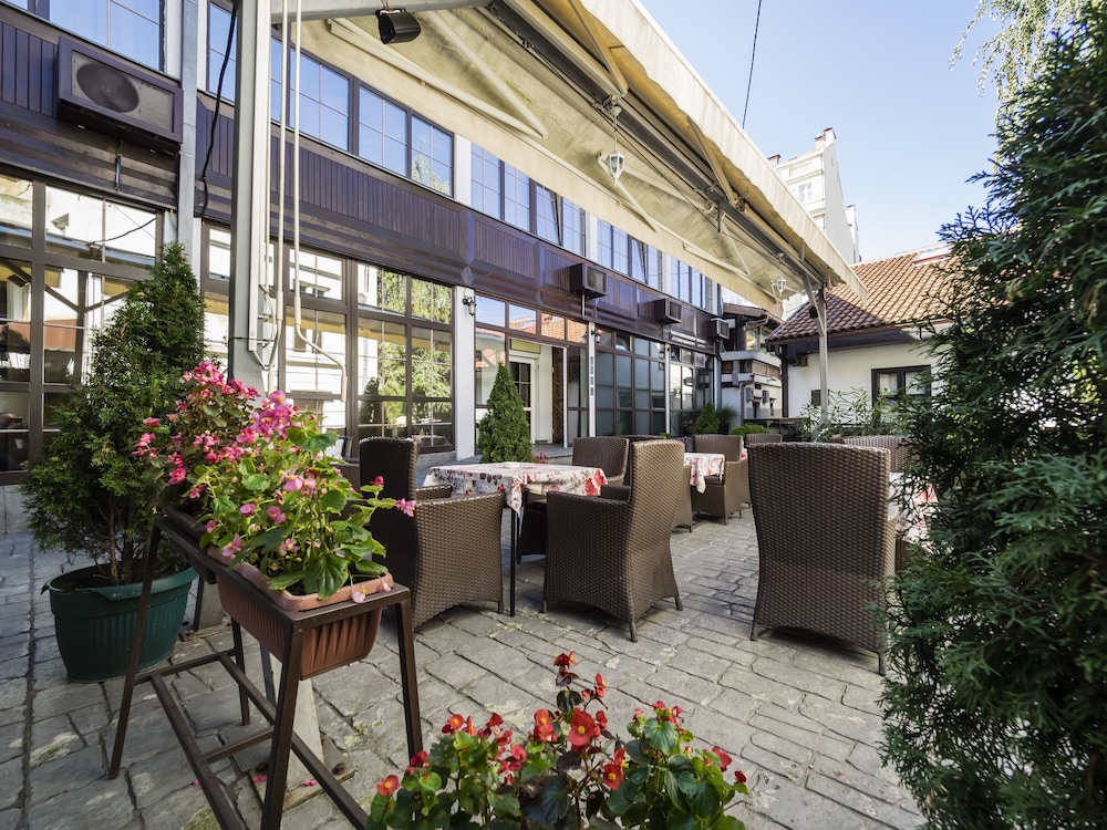 Le Petit Piaf Hotel 7/56