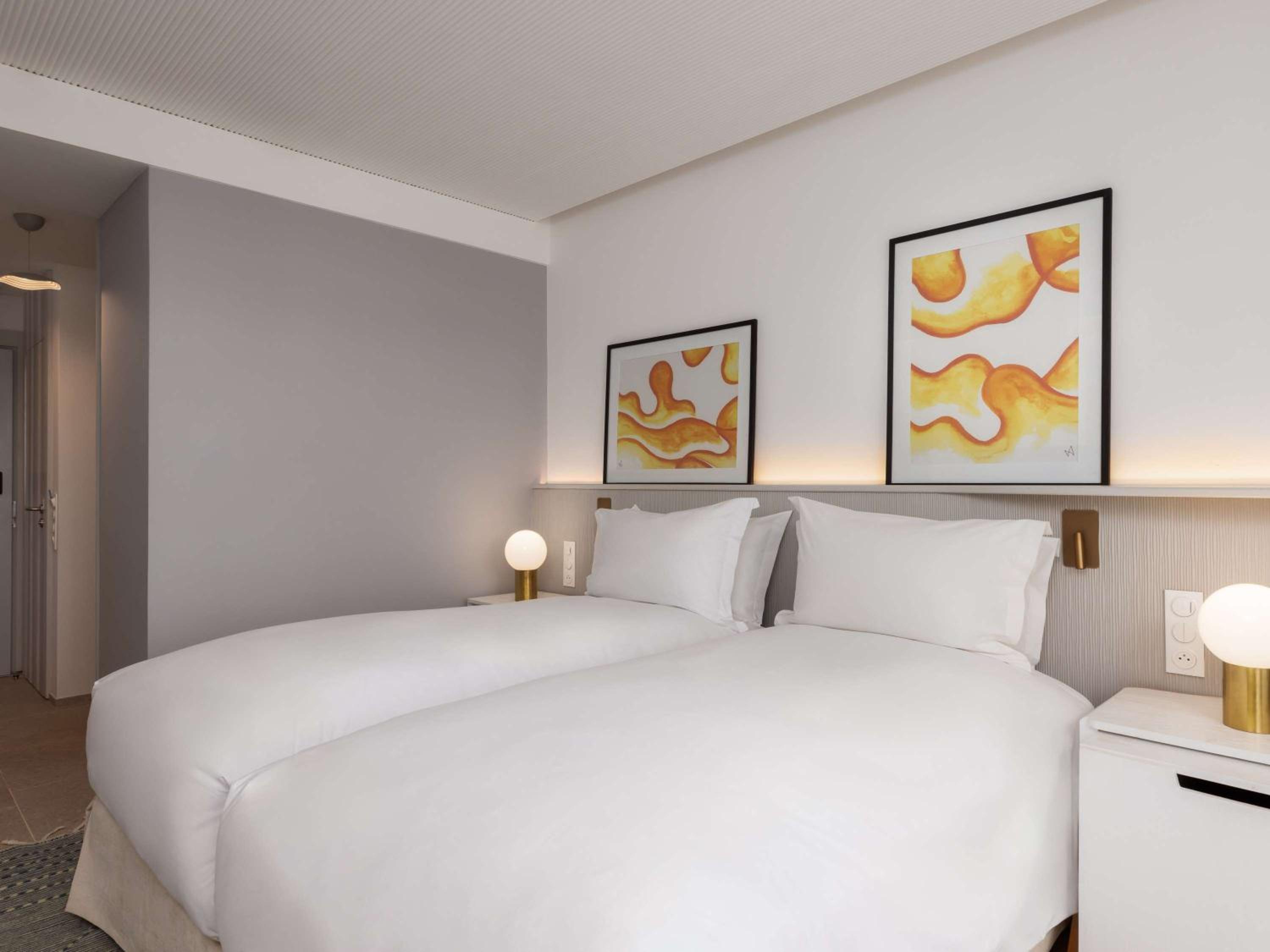 Luxury, Twin Beds, Lateral Side Ocean View