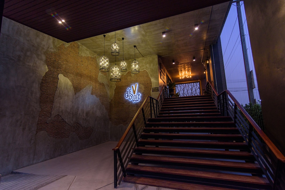 De V Loft Hotel 12/25