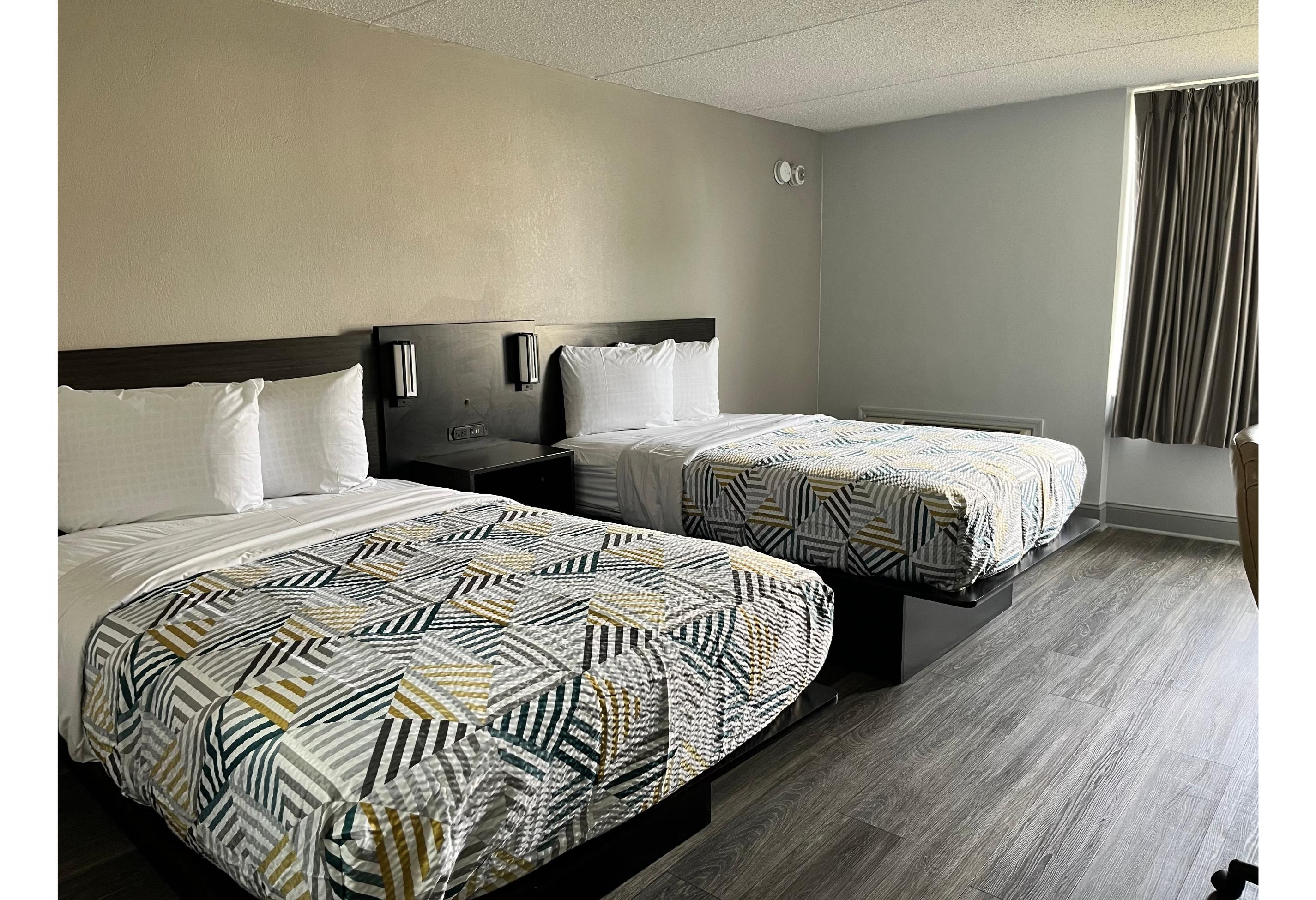 2 Full Beds - Suite, Nsmk, Kitchen, Sofa-Bed