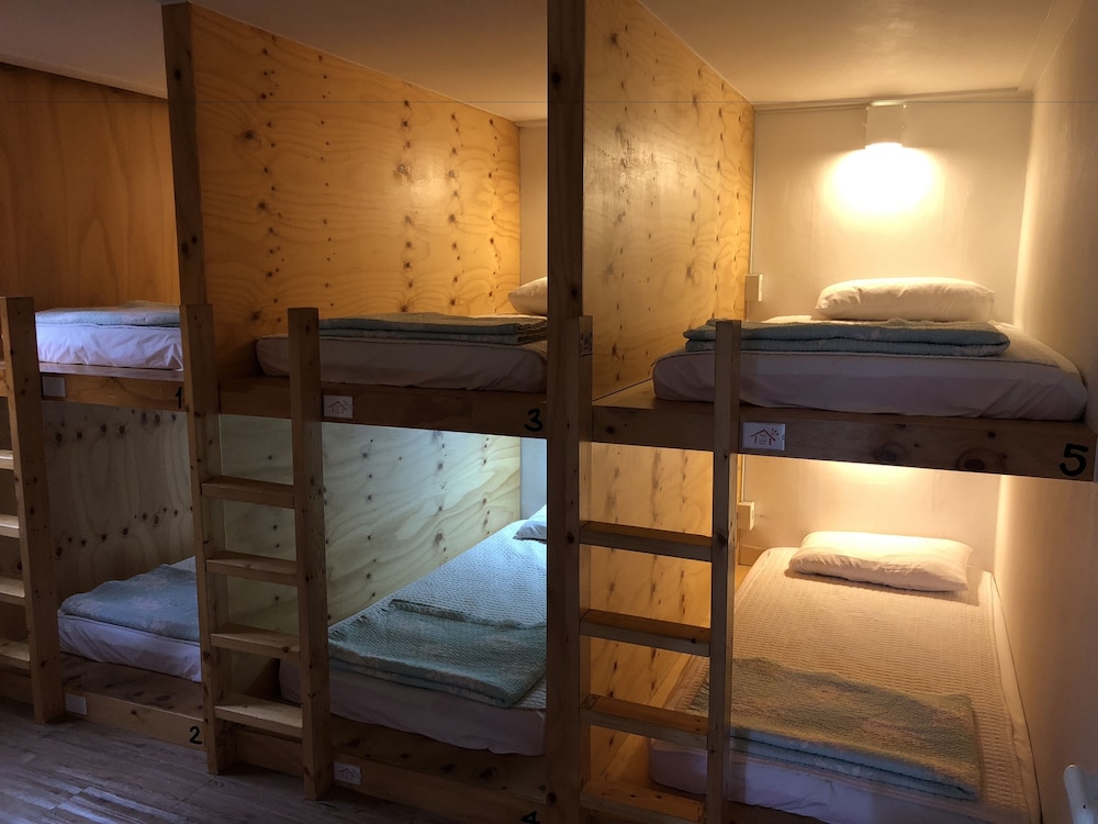 High Street Guest House 30/50