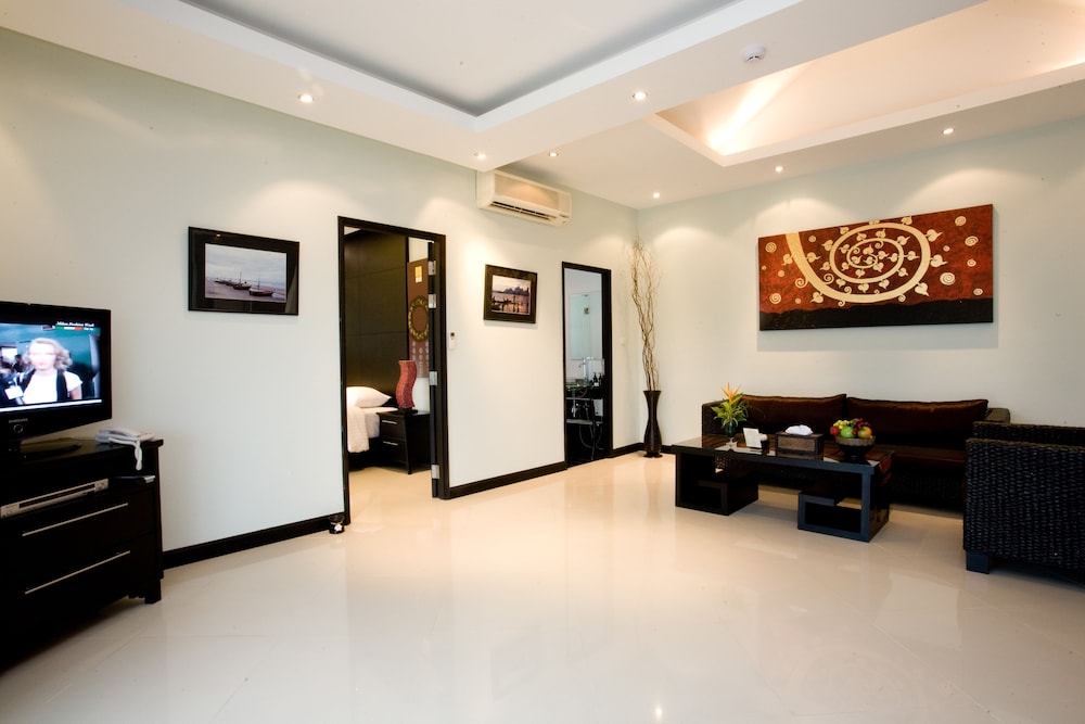 PALM GROVE RESORT 17/42