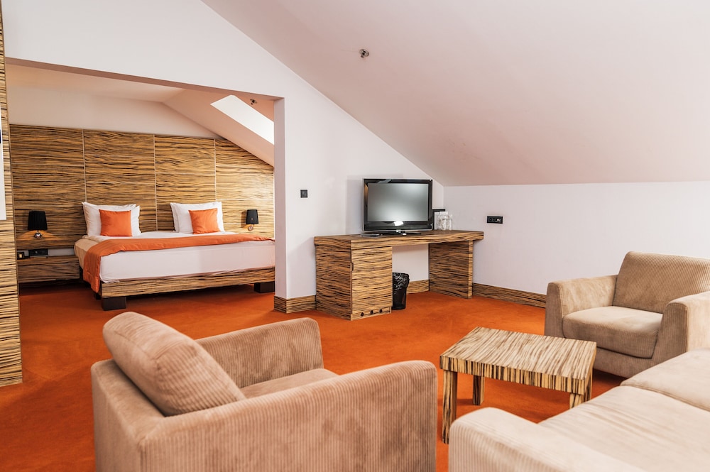 Europe Hotel 37/56