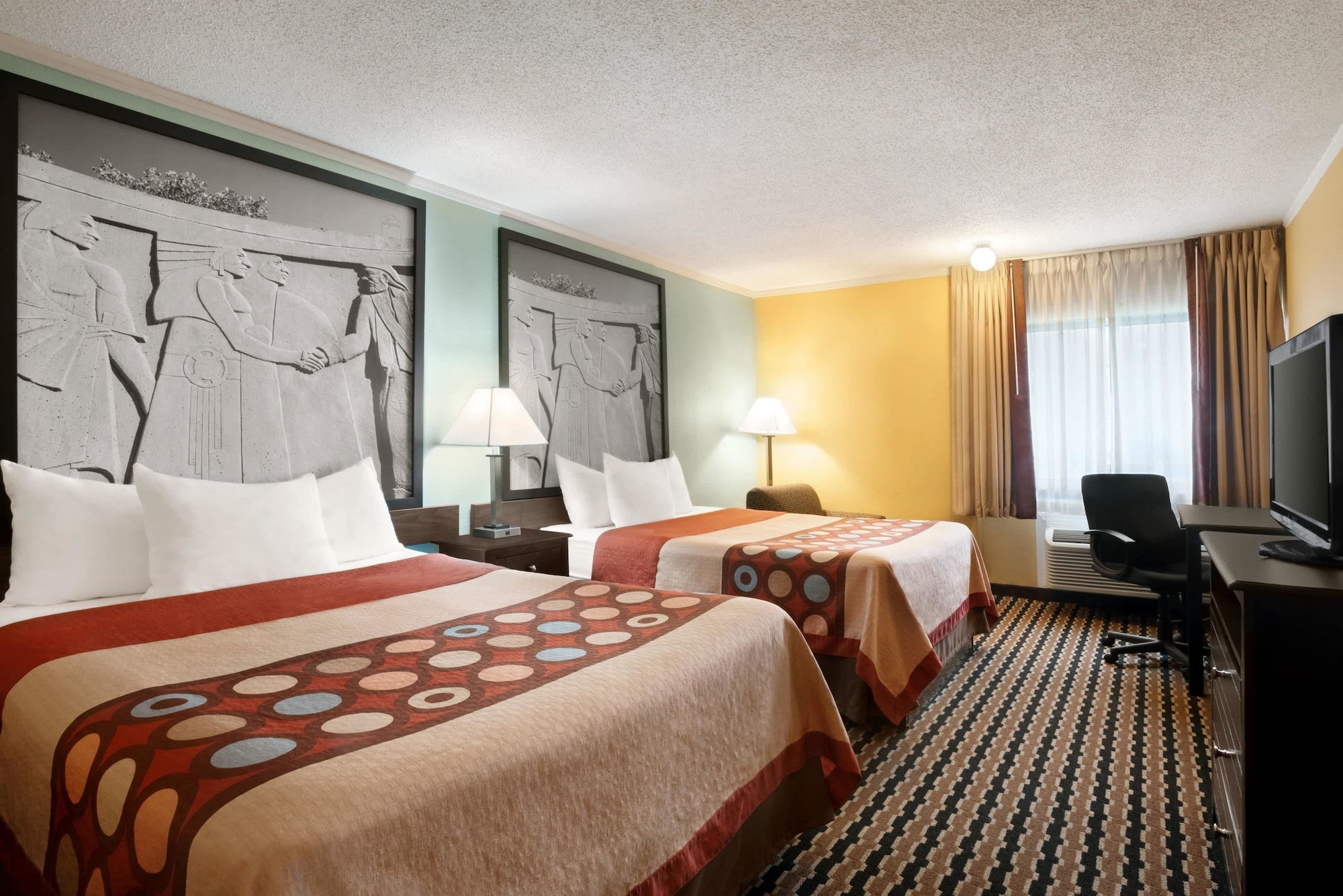DELUXE, 2 QUEEN BEDS