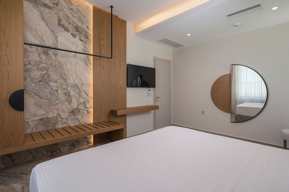 1 Bedroom, Sunset, Suite, Queen Bed, Sofa, Private Pool، Marika Hotel Chania 2/6