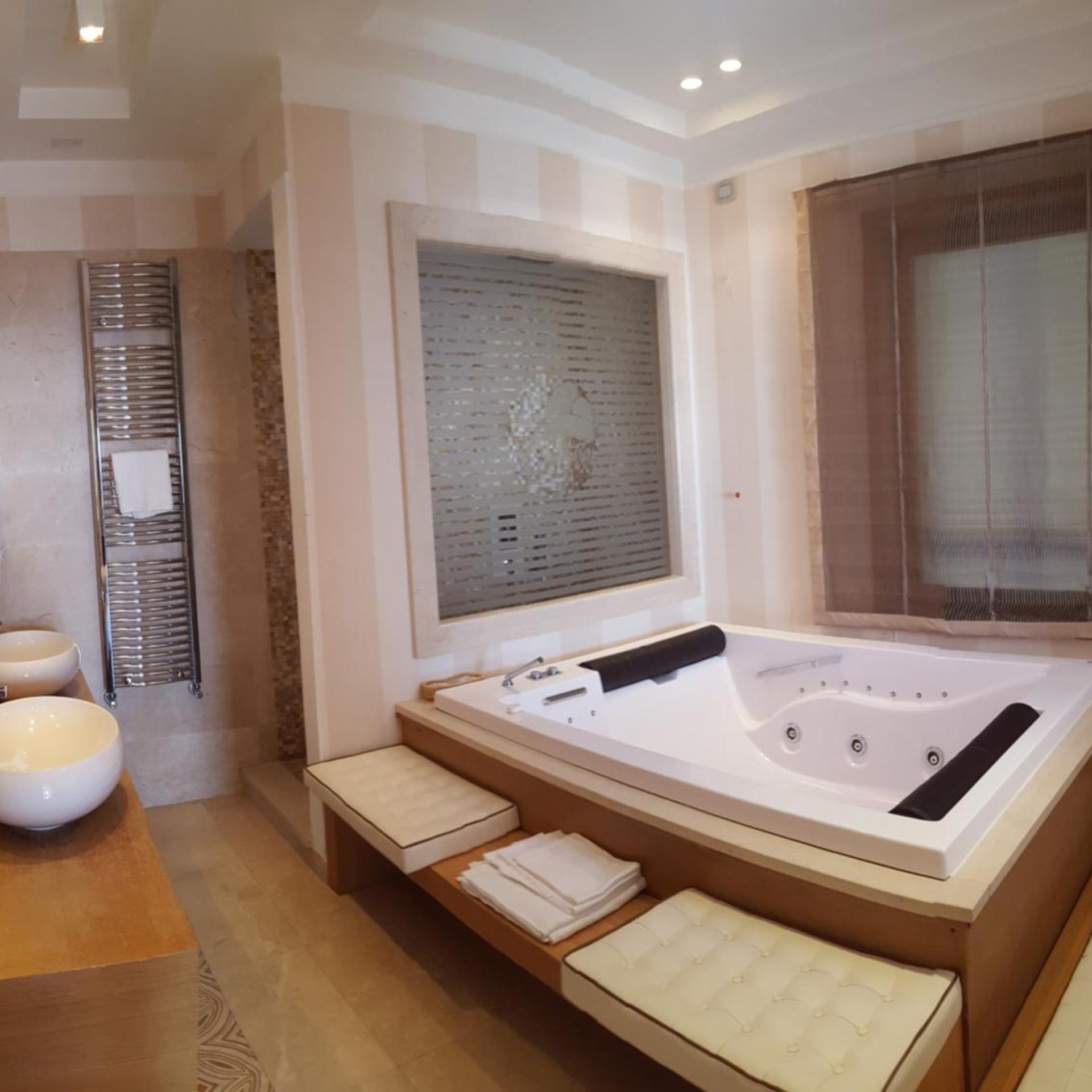 جناح بسرير كينج بجاكوزي، San Lorenzo - Boutique Hotel & SPA 2/2