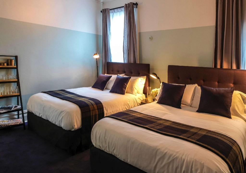 Upgrade, 2 Double Beds