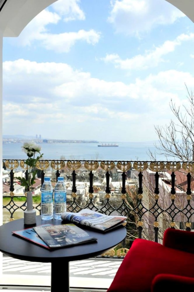 The Magnaura Palace Hotel 63/87
