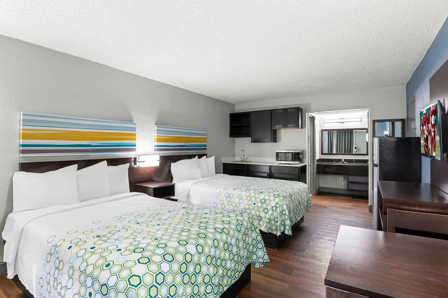 NON-SMOKING STUDIO 2 FULL BEDS