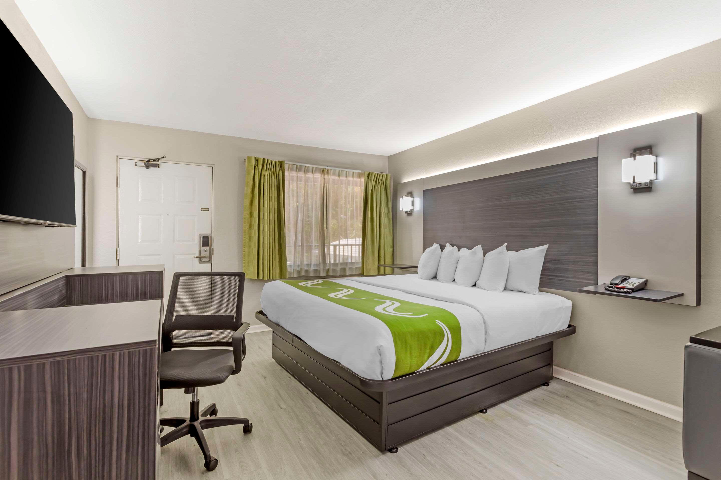 ROOM, KING BED