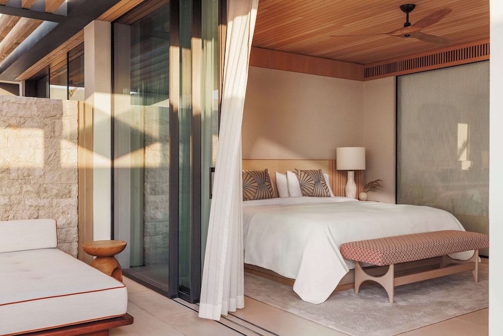 3 Bedrooms, Suite, 2 King Beds, 2 Queen Beds, Beach Front, with Pool