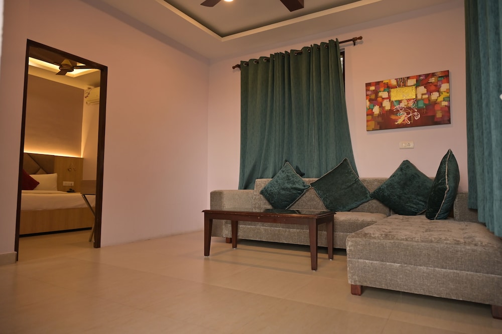 Hotel River Retreat 14/28