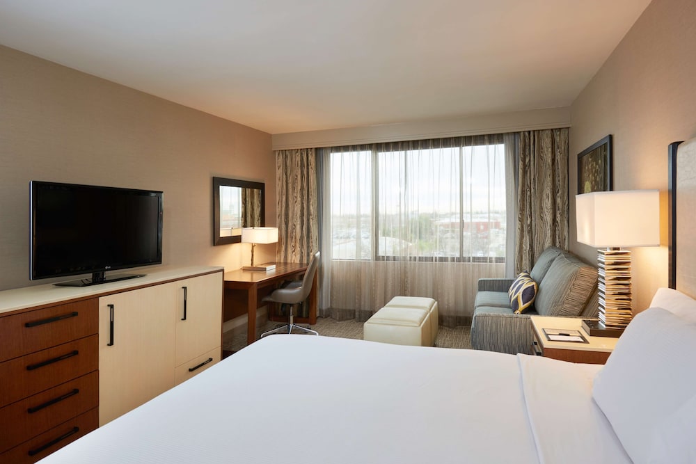 Doubletree By Hilton Fresno Convention Center 11/59