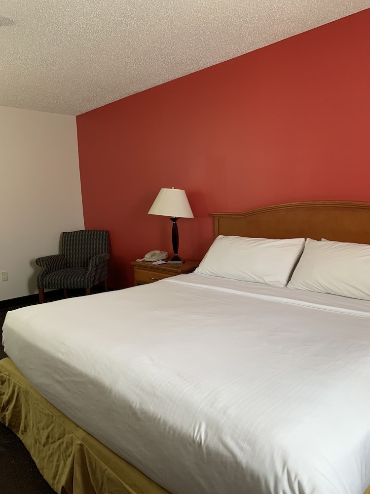 Ramada by Wyndham Santa Fe 13/36
