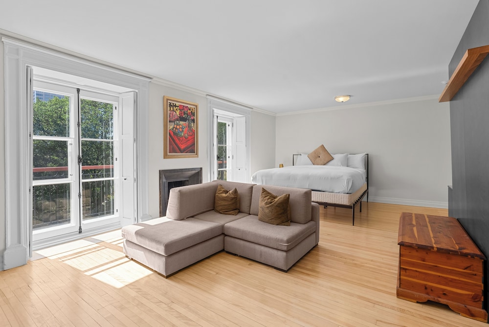 Deluxe, Studio, King Bed